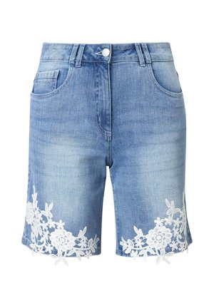 Džínové šortky světle modré barvy s vysokým pasem, s bílými vyšitými květinovými detaily na lemu. Klasický design s pěti kapsami.