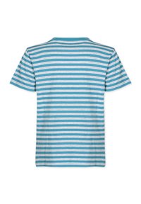 Stribet t-shirt i lyseblå og grå. Korte ærmer, rund hals og materiale i bomuldsblanding med en glat tekstur. Ingen synlige mærkevarer.