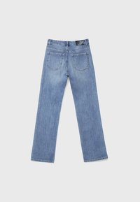 Jeans in denim azzurro chiaro con gamba dritta, cinque tasche e design classico. Tessuto liscio con dettagli di sfumatura delicata.