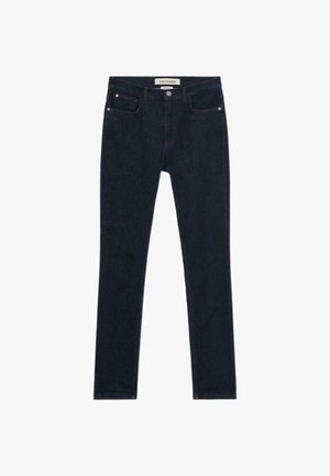 Tmavě modré džínové skinny jeans s klasickým designem pěti kapes, doplněné červeným šitím a stříbrným knoflíkem.