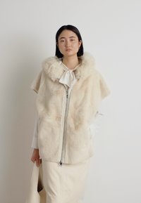 Marc Cain Winterjacke - smoke