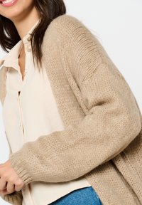 LolaLiza OPEN - Cardigan - camel