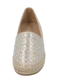 Espadrillas beige slip-on con accenti iridescenti scintillanti, tomaia testurizzata e suola in juta intrecciata. Fodera interna liscia, punta a forma di mandorla.