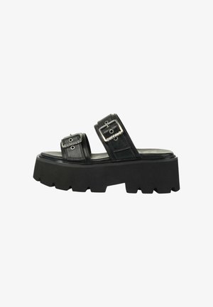Sandalo con plateau nero con due cinturini regolabili con fibbia e suola spessa e robusta con profonde scanalature.