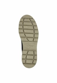Suola delle scarpe S.Oliver in gomma beige, con un motivo di battistrada caratterizzato da linee orizzontali e verticali per una migliore aderenza. Taglia contrassegnata come 37.