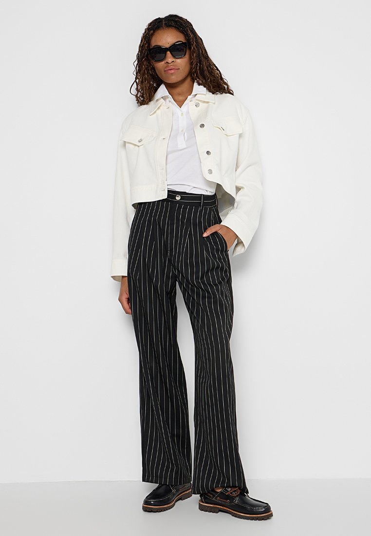 SLIM FIT