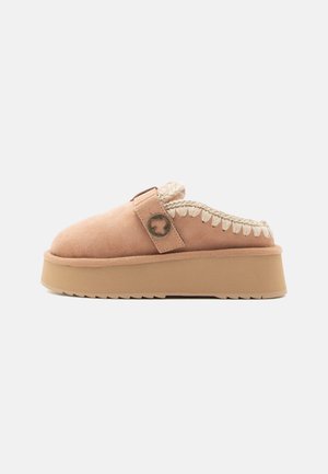 Mou PLATFORM O LOGO - Mules à talons - savana