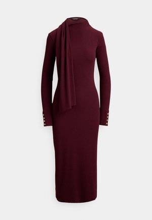 Bordowa sukienka z długim rękawem, z wysokim dekoltem, dopasowanym szalem i złotymi guzikami na rękawach. Wykonana z miękkiego, elastycznego materiału.