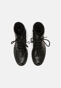 Gabor Comfort Šņorējami puszābaki - schwarz