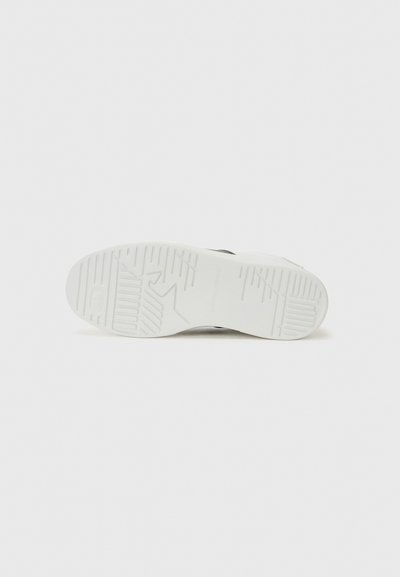 Emporio Armani Trainers - white/black