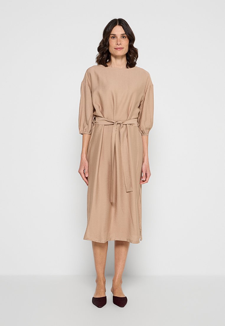 Le Jardin Du Lin Jurk camel