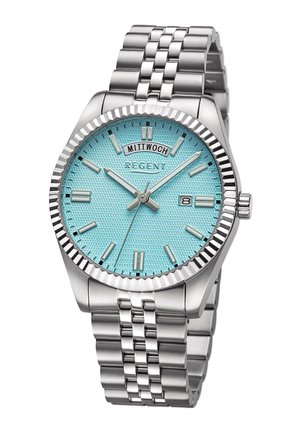 Montre en acier inoxydable argenté avec un cadran texturé bleu-vert, des index horaires argentés et un affichage de la date. Elle est dotée d'un bracelet à maillons métalliques et d'une lunette cannelée.