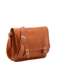 Borsa a messaggero in pelle marrone con una texture liscia, tracolla regolabile e chiusure a fibbia nella parte anteriore. Forma rettangolare, design minimalista.
