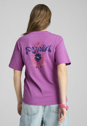 Puma FLORAL - Camiseta estampada - wild berry