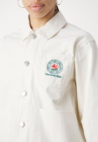 Obey Clothing ROSE CHORE JACKET - Poletna jakna - whisper white
