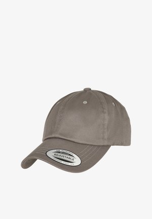 Justerbar grå caps laget av teksturert stoff med en buet skjerm, med et sølvfarget ovalt merke som sier "Justerbar" på forsiden.