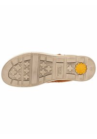 Schuhsohle aus beigem Gummi mit strukturiertem Profil, ausgestattet mit einem gelben Emblem und strukturierten Abschnitten, entwickelt für Grip und Langlebigkeit.