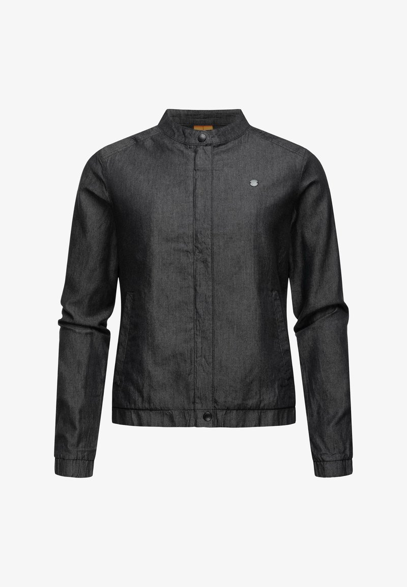 Črna denim jakna z zapiranjem na gumb, stojnim ovratnikom, dolgimi rokavi in elastičnimi manšeti. Ima majhen logotip na prsih.