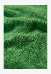 Niewybrane, green hedgerow