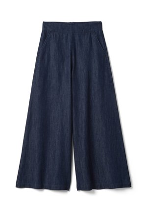 Weit geschnittene dunkelblaue Jeans mit hoher Taille und Seitentaschen, flach auf weißem Hintergrund präsentiert.