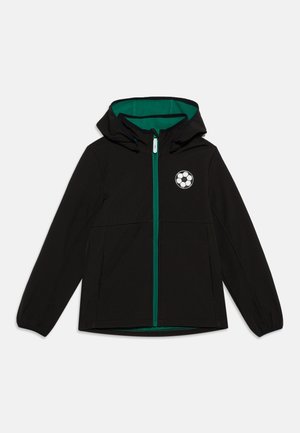 Veste noire à capuche avec doublure intérieure verte, fermeture éclair verte et un emblème de ballon de football sur la poitrine gauche.