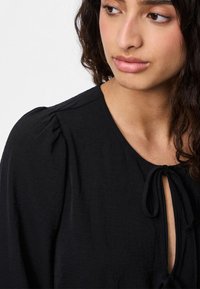 Pieces PCTIFFANY TIE  - Bluse - black