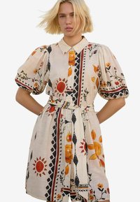 Unselected, ecru cream sun print