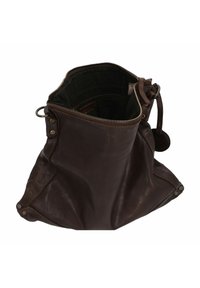 Borsa a tracolla in pelle marrone con una texture morbida, chiusura con zip e forma arrotondata. Presenta dettagli metallici e un ampio interno foderato.