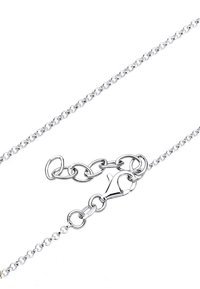 Zilveren ketting met ovale schakels, voorzien van een karabijnsluiting. De ketting heeft een gladde textuur en is uniform van ontwerp.