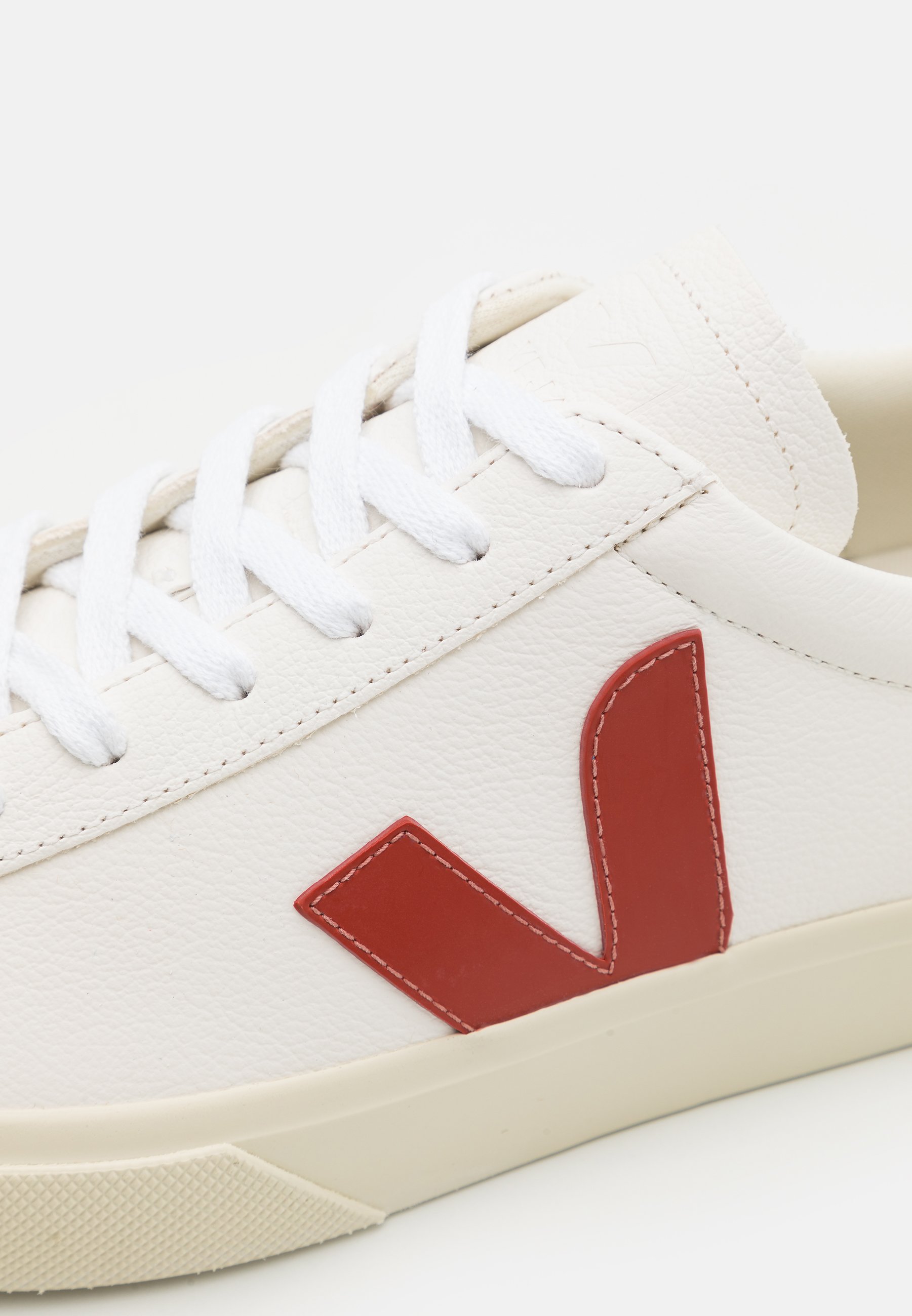 veja white blue