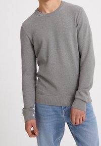 ARMEDANGELS Stickad tröja - mottled grey