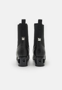 KARL LAGERFELD TETRA GORE BOOT - Kotníkové boty - black
