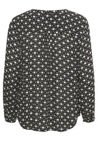 Czarna i biała bluzka z długim rękawem, o geometrycznym wzorze, ze zgromadzonym mankietem z tyłu i zaokrąglonym dołem.