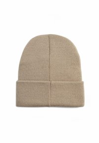 Berretto di lana beige lavorato a maglia con una texture a coste, caratterizzato da un risvolto piegato e una parte superiore liscia, progettato per calore e comfort.