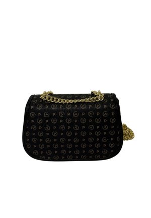 Borsa nera realizzata in materiale testurizzato con un motivo logo ripetuto. Tracolla in catena dorata e forma curva con un fondo arrotondato.