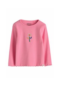 Camiseta rosa de manga larga con canalé, cuello redondo y un pequeño diseño de flores coloridas en el centro delantero.