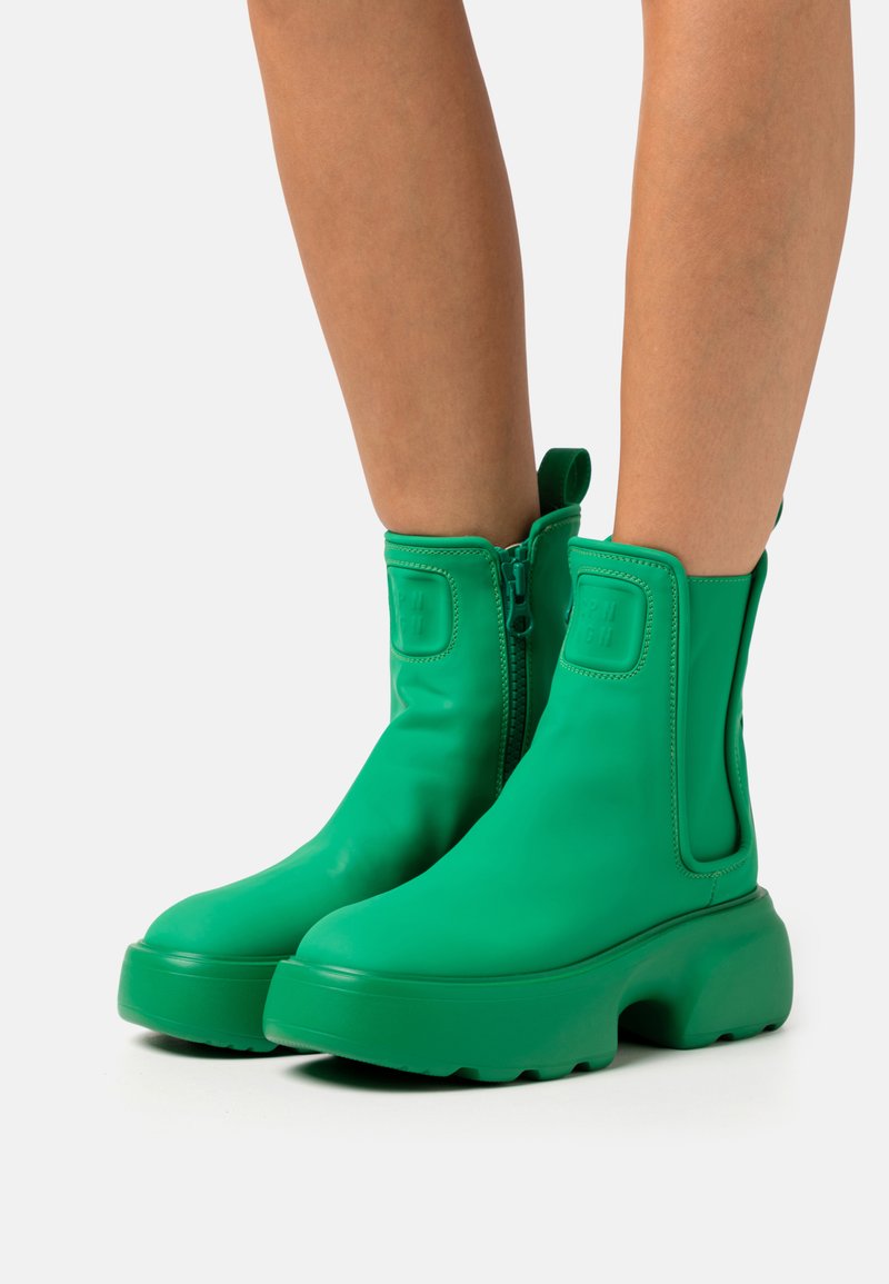 Copenhagen VITELLO GUM DEEP GREEN Platform ankle boots deep green