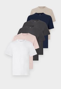 Σετ από επτά κοντομάνικα μπλουζάκια σε λευκό, ανοιχτό ροζ, γκρι, ναυτικό και μπεζ. Φτιαγμένα από βαμβακερό υλικό, με στρογγυλή λαιμόκοψη, σε ομοιόμορφα χρώματα και χωρίς σχέδια.
