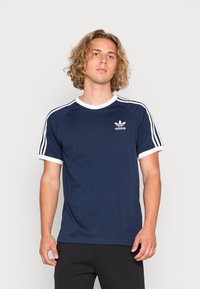 adidas Originals STRIPES TEE UNISEX - Marškinėliai su spaudiniu - night indigo