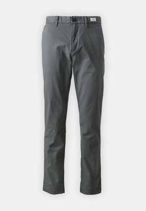 Šedé bavlněné chinos kalhoty se střihovým designem rovné nohy, featuring zapínání na knoflík, poutka na opasek a boční kapsy. Hladká textura a minimální detaily.