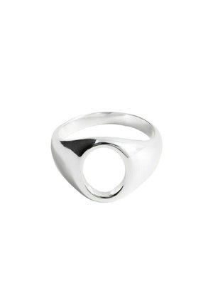 Bague en argent poli avec un centre creux en forme d'ovale et une bande lisse et arrondie.