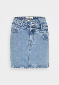 Ljust blå denimkjol med hög midja, två knappstängningar och framfickor. Har en lätt urblekt textur och rå nederkant.