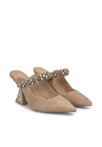 Zapatos de tacón alto de ante beige con punteras puntiagudas y una correa decorativa de cristal. El exclusivo tacón cuadrado presenta un diseño geométrico.