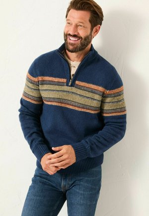Dunkelblauer Halbzip-Pullover aus weichem Material, mit horizontalen Streifen in Orange, Grün und Grau. Gerippte Bündchen und Saum.