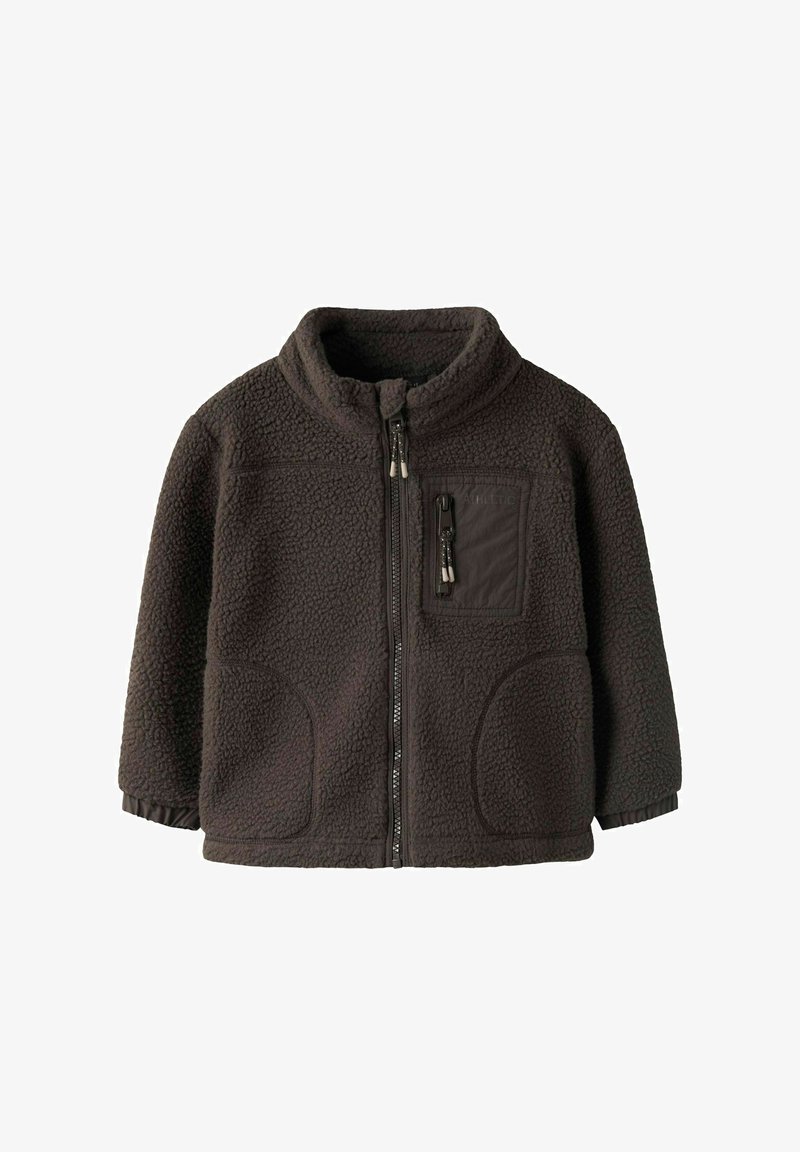 Tumehall fliisjakk täis esilukuga, kõrge kraega, kahe alumise tasku ja vasakul küljel tõmblukuga rinnataskuga.