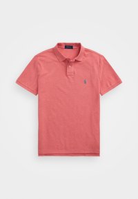 Rode polo shirt van gestructureerde stof, met een klassieke kraag, korte mouwen en een klein blauw logo op de borst.