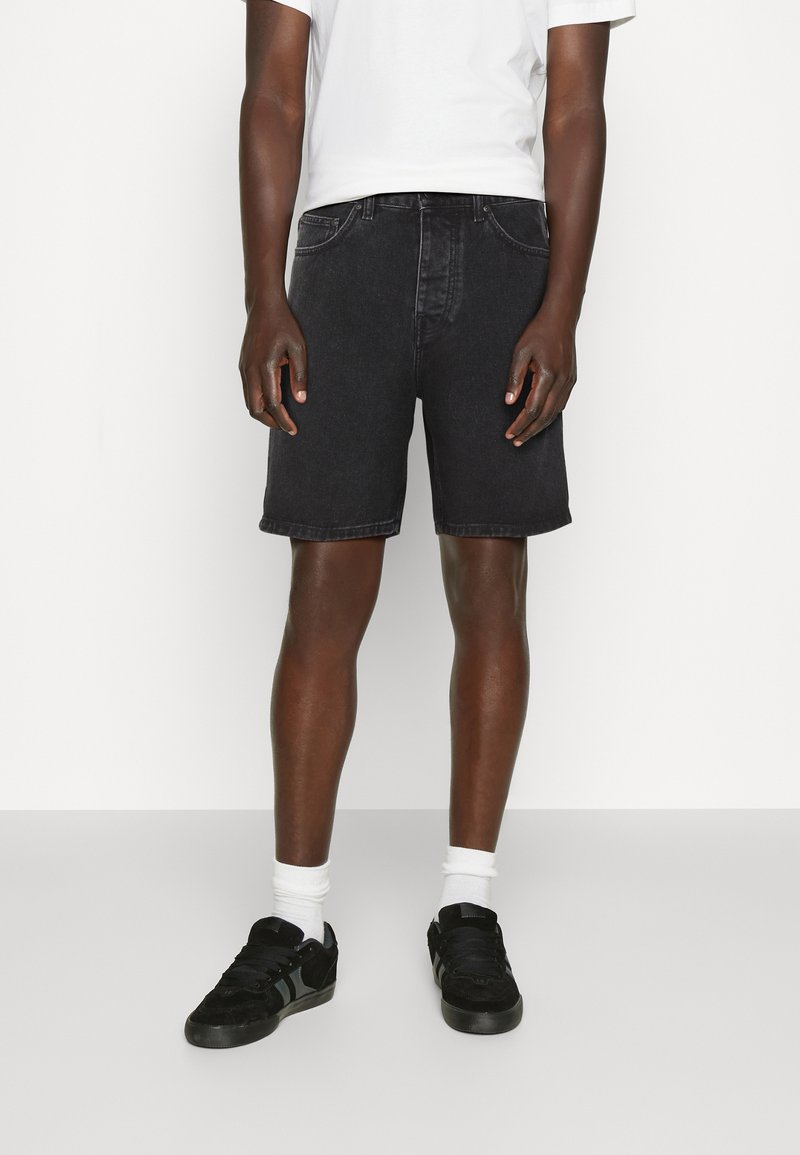 Carhartt WIP NEWEL MAITLAND - Denimové šortky - black stone washed