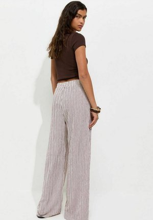 New Look, RED THIN STRIPE CRINKLE TEXTURE WIDE LEG TROUSERS - Stoffhose - red pattern