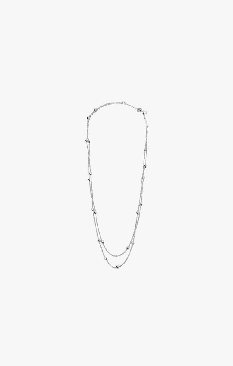 Collier multi-brins en argent comprenant des maillons texturés et des perles, avec des longueurs variées et une fermeture à fermoir en forme de homard.