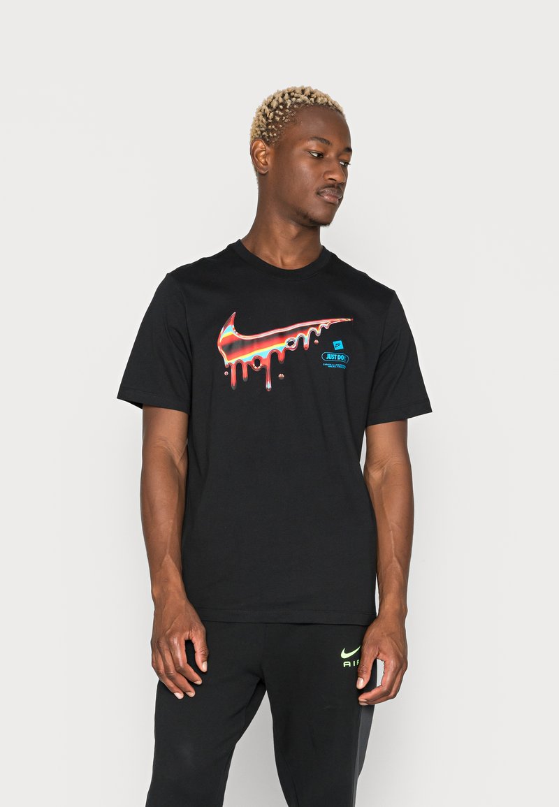 Nike Sportswear TEE HEATWAVE Print Tshirt black Zalando.co.uk